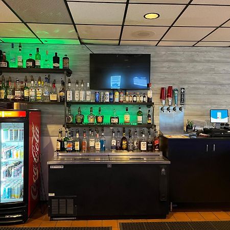 The Hudson Inn Morris Екстер'єр фото