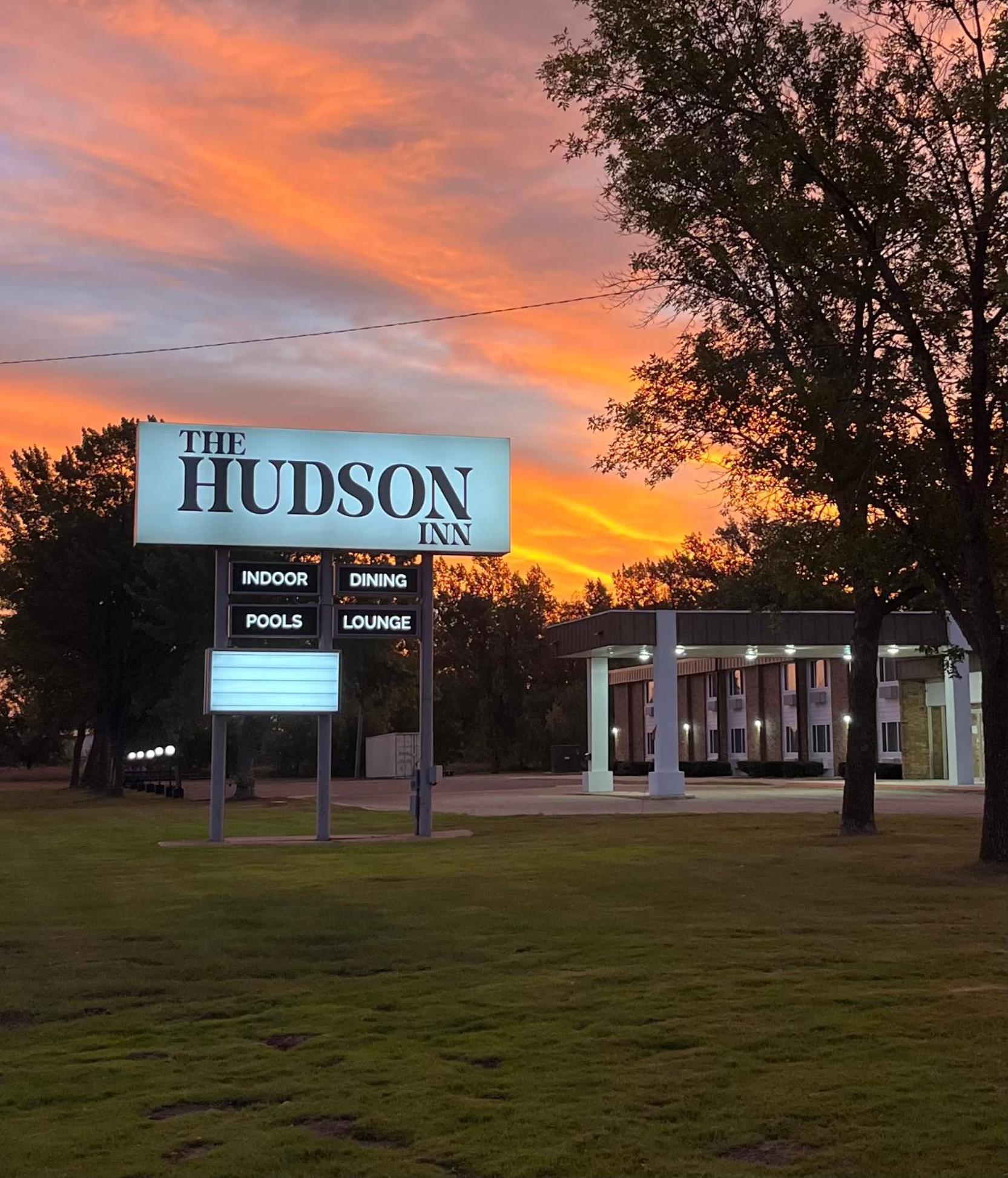 The Hudson Inn Morris Екстер'єр фото